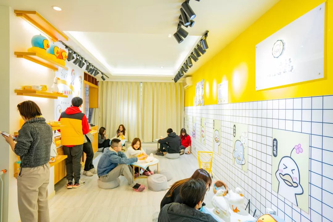鴨鴨主題快閃店活動(dòng)萌翻了，2020擼鴉不擼貓，沖鴨