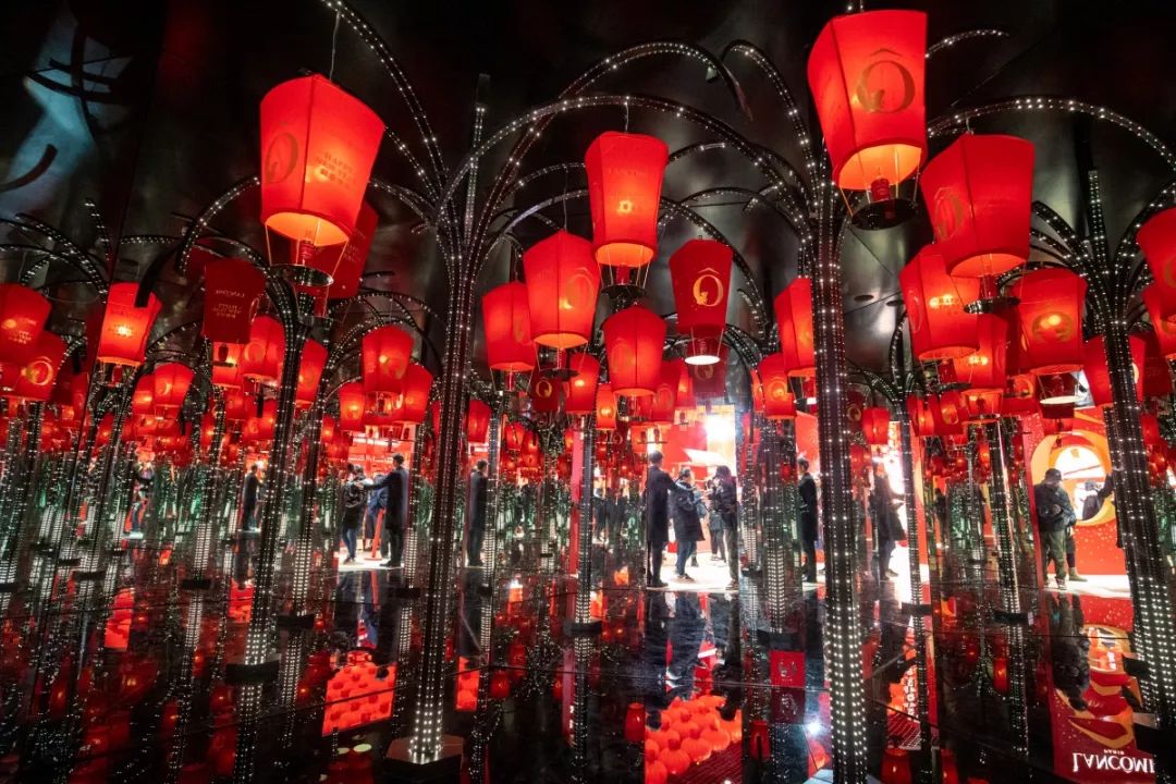新春游園會活動打卡最佳地非蘭蔻的賞新燈，隨手一拍就是大片
