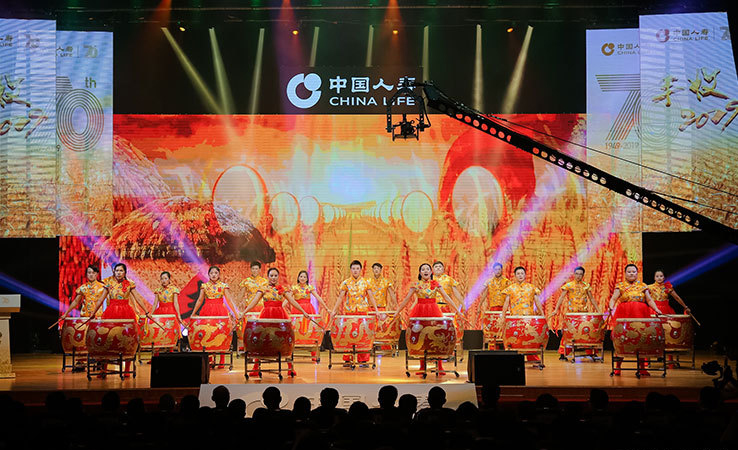 中國人壽的年會策劃了一個誓師環(huán)節(jié)，個個都是壯志豪情
