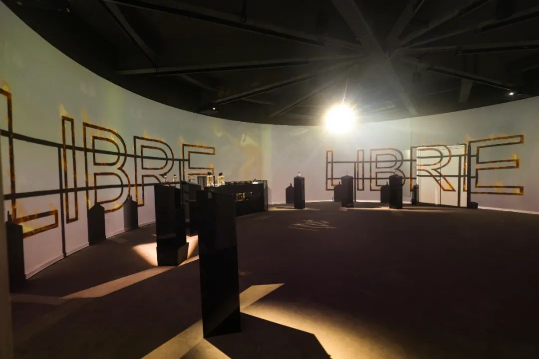 YSL美妝無界空間展覽活動策劃無縫銜接先鋒美學，用色彩打破束縛